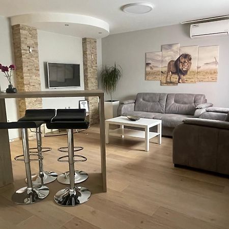 Leo Apartment Nis Luaran gambar