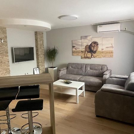 Leo Apartment Nis Luaran gambar