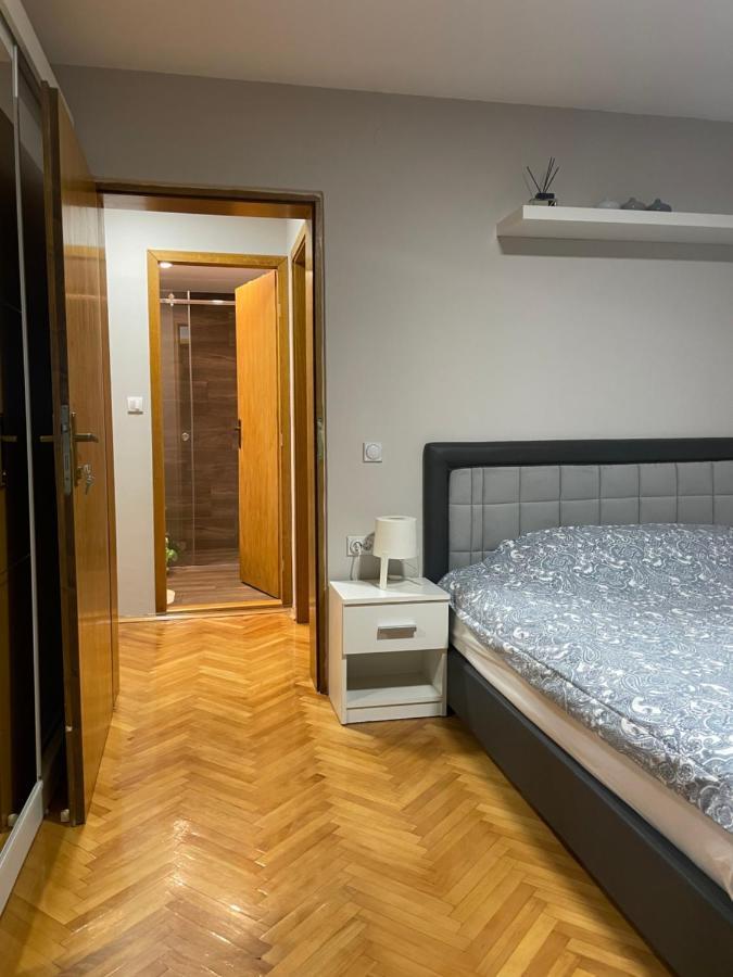 Leo Apartment Nis Luaran gambar