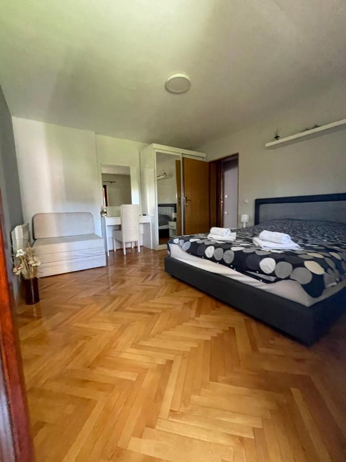 Leo Apartment Nis Luaran gambar