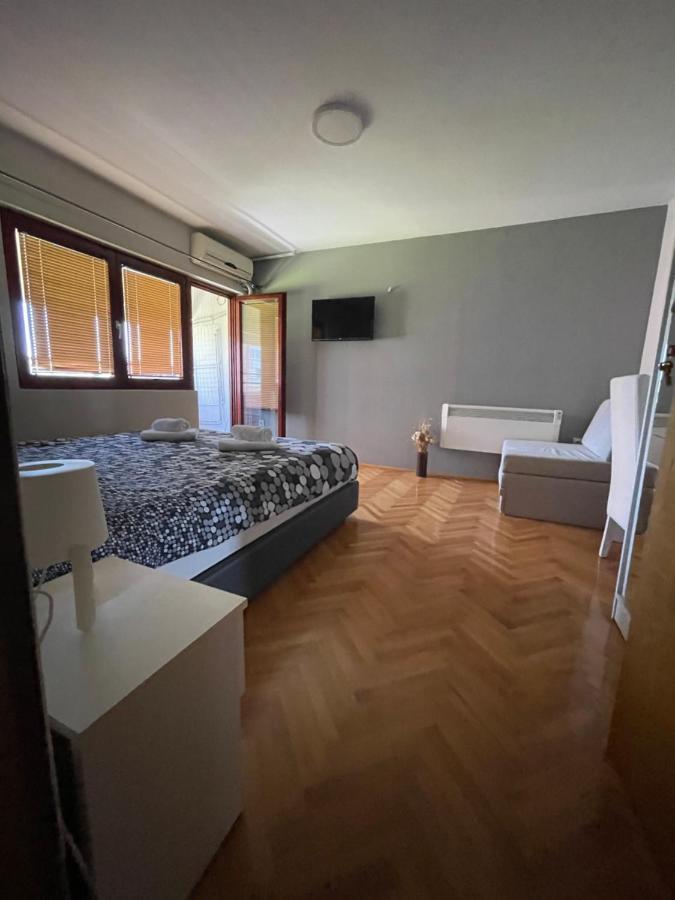 Leo Apartment Nis Luaran gambar