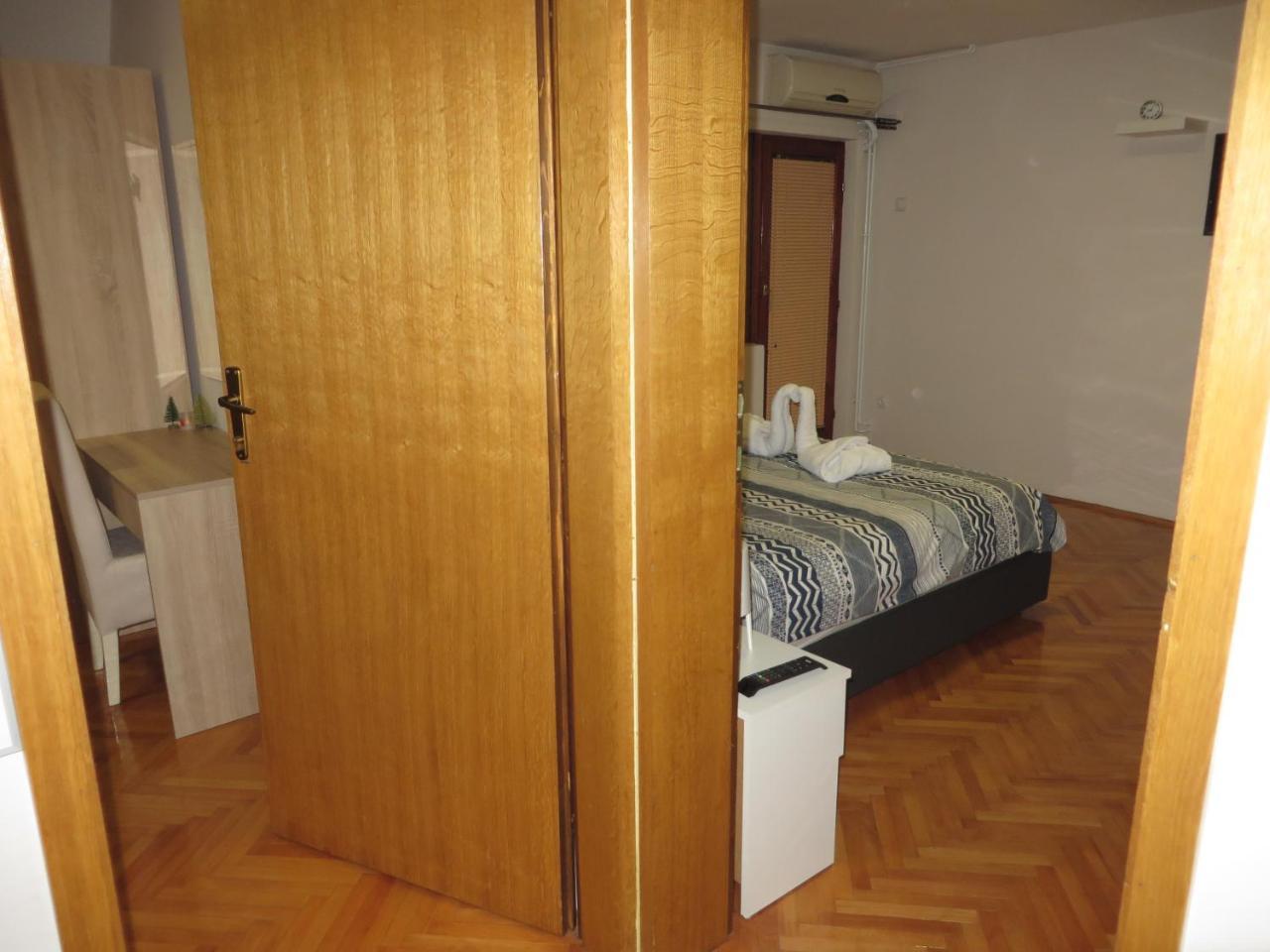Leo Apartment Nis Luaran gambar